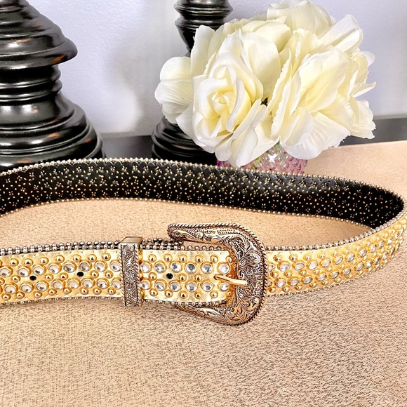 Women’s Rhinestone Gold Buckle Studded Belt - Picture 4 of 12